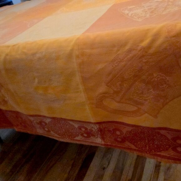 Beautiful French Brand Jacquard Francais Tablecloth - Picture 6 of 9